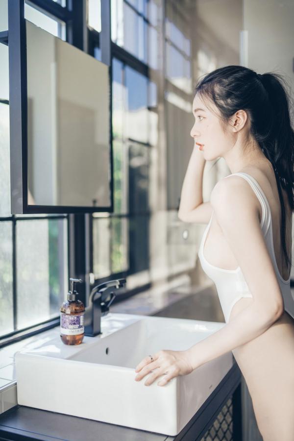    JVID辰辰-午后阳光下的清纯私房美图，仙气十足的透视连衣穿搭，尽显迷人透亮，唯美光影下的性感女神第67张图片