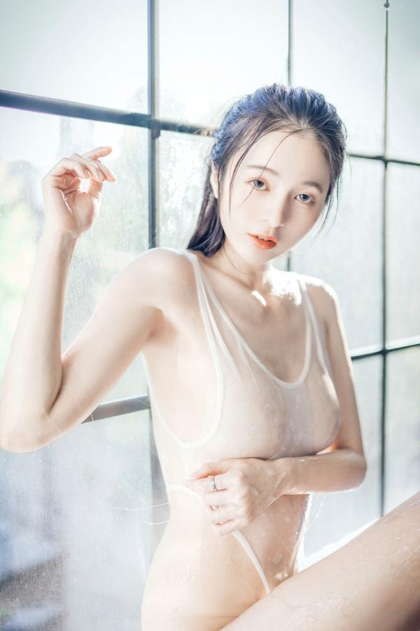    JVID辰辰-午后阳光下的清纯私房美图，仙气十足的透视连衣穿搭，尽显迷人透亮，唯美光影下的性感女神第93张图片