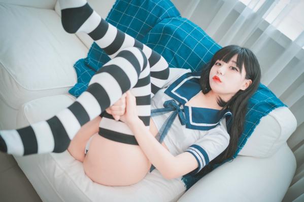   韩国美女Jenny 정제니 甜美水手服条纹袜室内写真 纯欲海军风私房诱惑第8张图片
