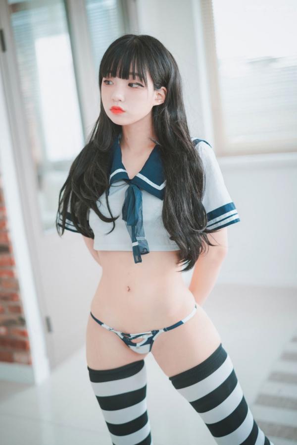    韩国美女Jenny 정제니 甜美水手服条纹袜室内写真 纯欲海军风私房诱惑第16张图片