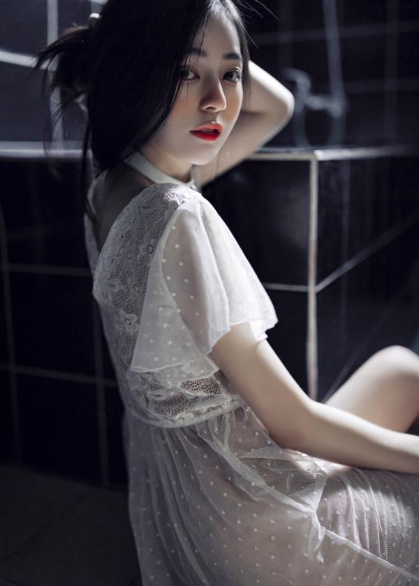    JVID辰辰私房写真：爆炸性感女友系，全裸床照与制服诱惑的极致盛宴第17张图片