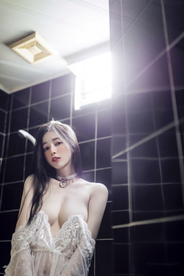    JVID辰辰私房写真：爆炸性感女友系，全裸床照与制服诱惑的极致盛宴第19张图片