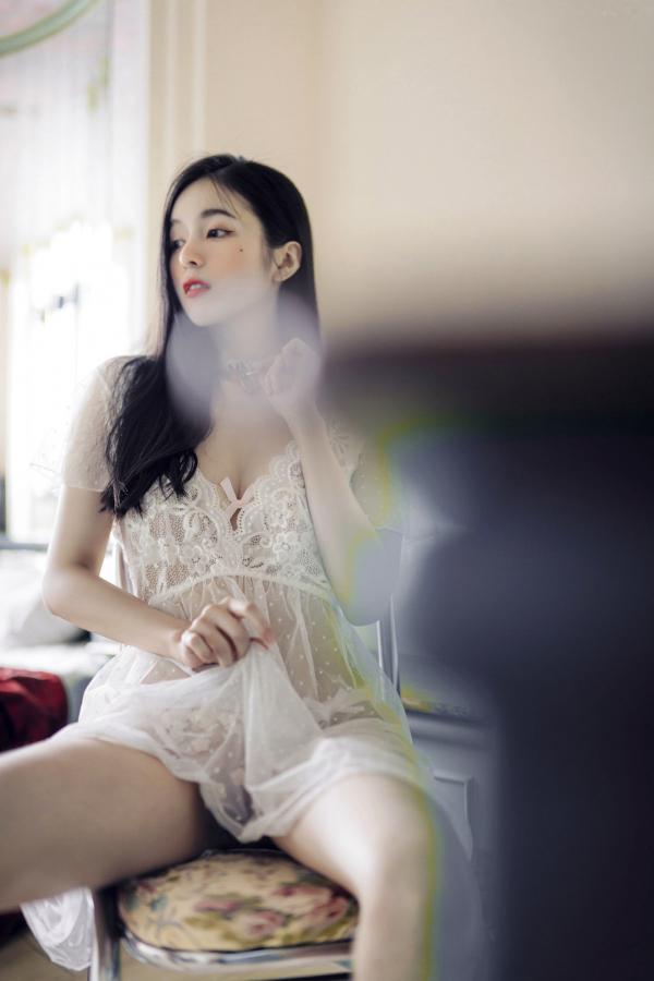    JVID辰辰私房写真：爆炸性感女友系，全裸床照与制服诱惑的极致盛宴第33张图片