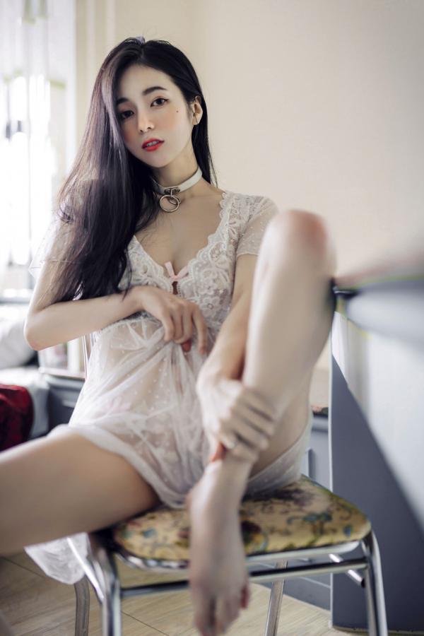    JVID辰辰私房写真：爆炸性感女友系，全裸床照与制服诱惑的极致盛宴第35张图片