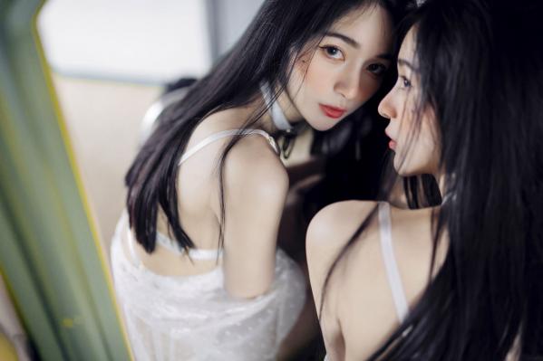    JVID辰辰私房写真：爆炸性感女友系，全裸床照与制服诱惑的极致盛宴第36张图片