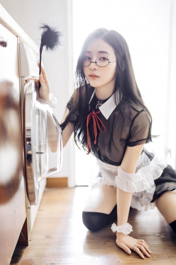    JVID辰辰私房写真：爆炸性感女友系，全裸床照与制服诱惑的极致盛宴第53张图片