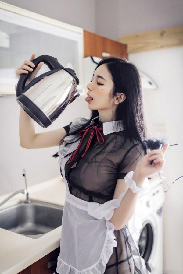    JVID辰辰私房写真：爆炸性感女友系，全裸床照与制服诱惑的极致盛宴第56张图片