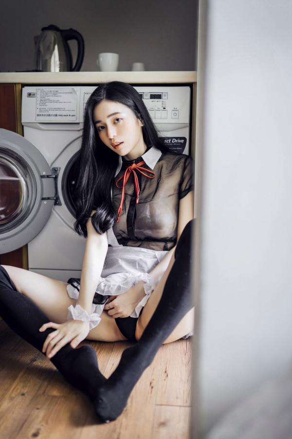    JVID辰辰私房写真：爆炸性感女友系，全裸床照与制服诱惑的极致盛宴第59张图片