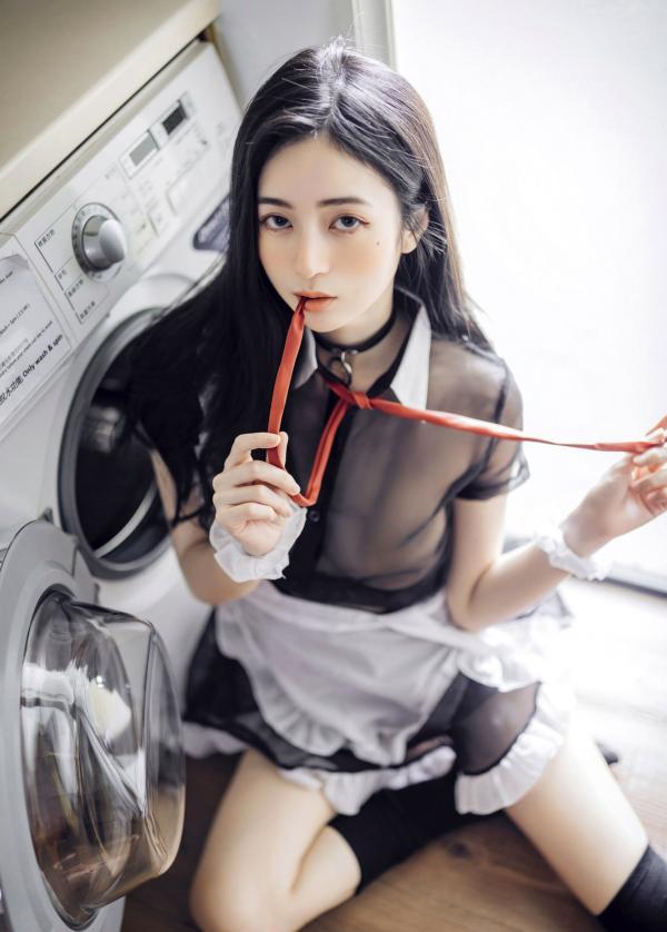    JVID辰辰私房写真：爆炸性感女友系，全裸床照与制服诱惑的极致盛宴第60张图片
