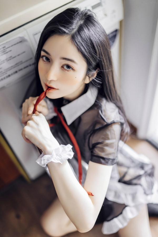    JVID辰辰私房写真：爆炸性感女友系，全裸床照与制服诱惑的极致盛宴第61张图片