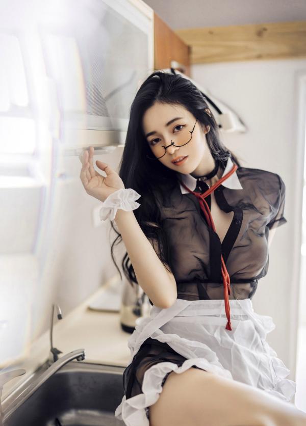   JVID辰辰私房写真：爆炸性感女友系，全裸床照与制服诱惑的极致盛宴第69张图片
