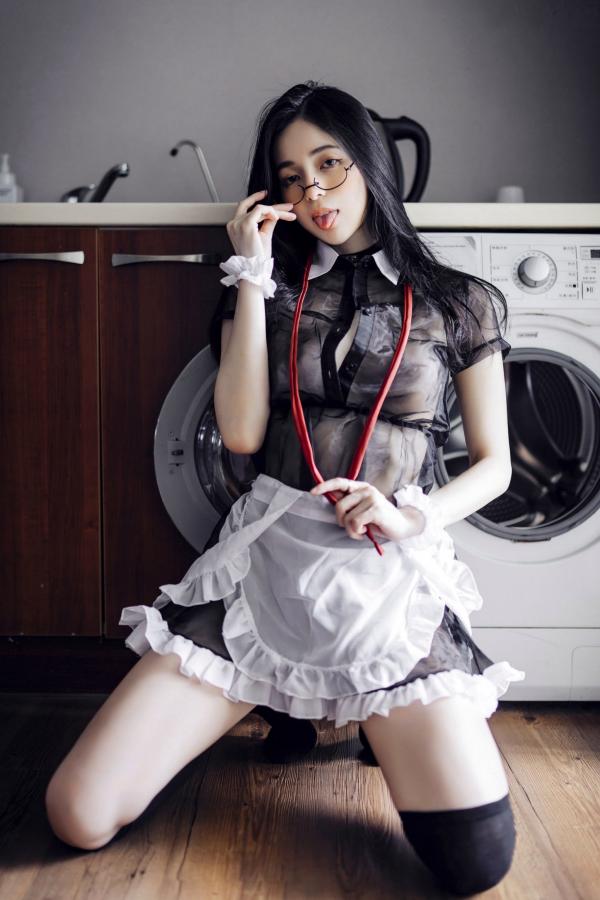    JVID辰辰私房写真：爆炸性感女友系，全裸床照与制服诱惑的极致盛宴第73张图片