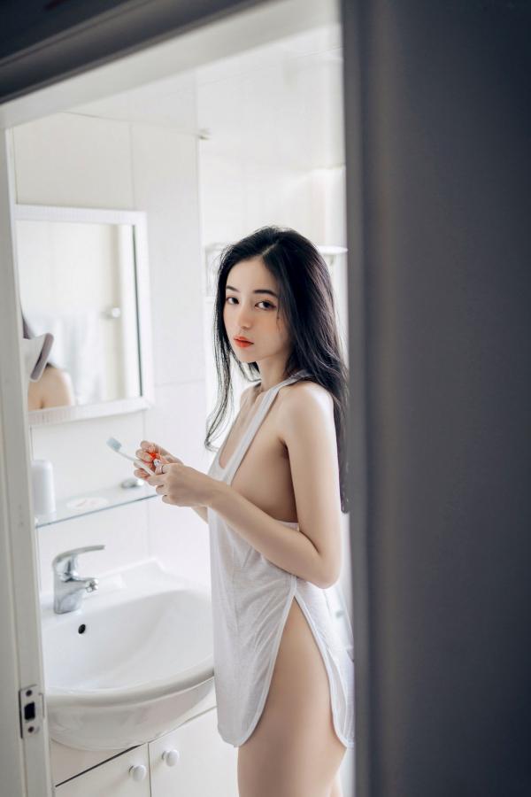    JVID辰辰私房写真：爆炸性感女友系，全裸床照与制服诱惑的极致盛宴第118张图片