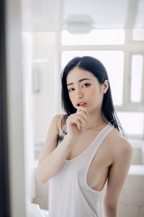    JVID辰辰私房写真：爆炸性感女友系，全裸床照与制服诱惑的极致盛宴第120张图片