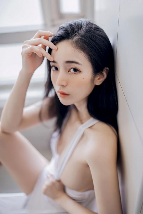    JVID辰辰私房写真：爆炸性感女友系，全裸床照与制服诱惑的极致盛宴第137张图片