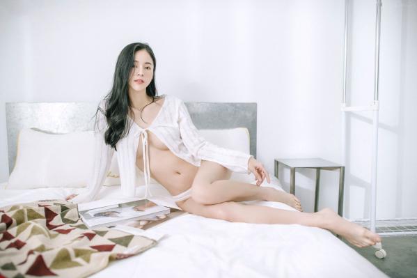   JVID-辰辰-仙女下凡玩游戏输了成为任你使唤让你舒服的一日女友-室内私房透视诱惑清新家居写真-2022.01.06第2张图片