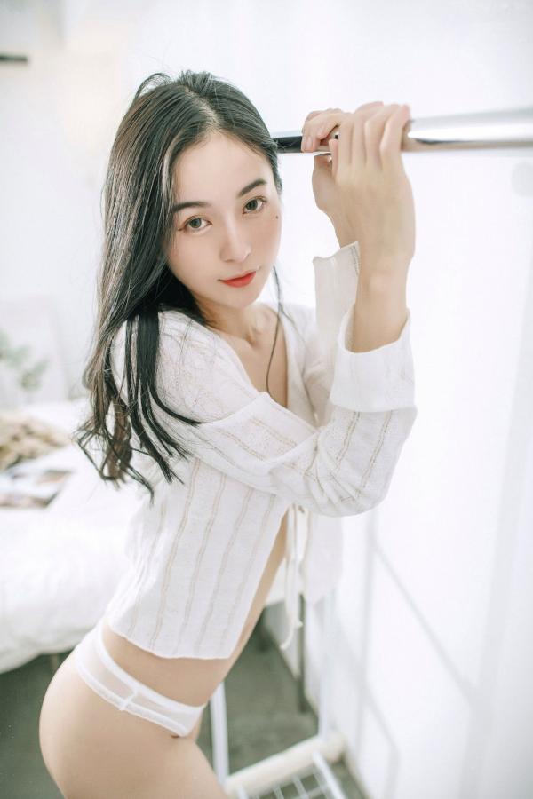   JVID-辰辰-仙女下凡玩游戏输了成为任你使唤让你舒服的一日女友-室内私房透视诱惑清新家居写真-2022.01.06第4张图片