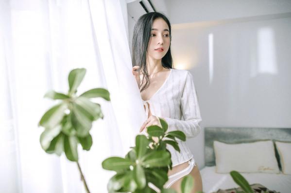    JVID-辰辰-仙女下凡玩游戏输了成为任你使唤让你舒服的一日女友-室内私房透视诱惑清新家居写真-2022.01.06第17张图片