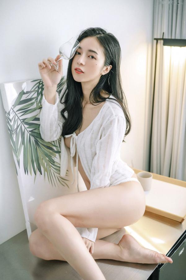    JVID-辰辰-仙女下凡玩游戏输了成为任你使唤让你舒服的一日女友-室内私房透视诱惑清新家居写真-2022.01.06第35张图片