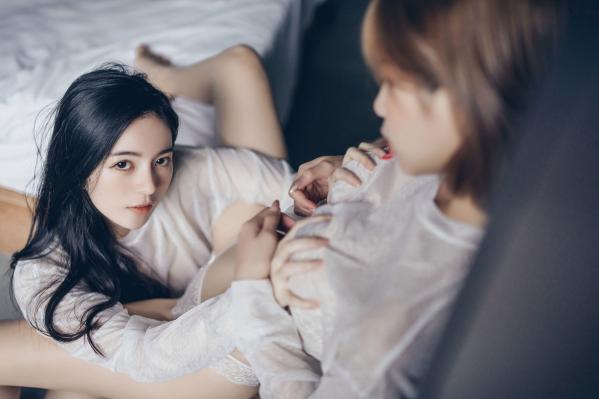    JVID-辰辰双人圣诞写真，火辣节日内衣与可爱驯鹿造型，绝美闺蜜私房互动，勾勒极品身材曲线，带来大尺度视觉诱惑盛宴第102张图片