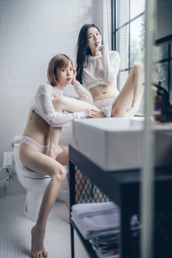    JVID-辰辰双人圣诞写真，火辣节日内衣与可爱驯鹿造型，绝美闺蜜私房互动，勾勒极品身材曲线，带来大尺度视觉诱惑盛宴第105张图片