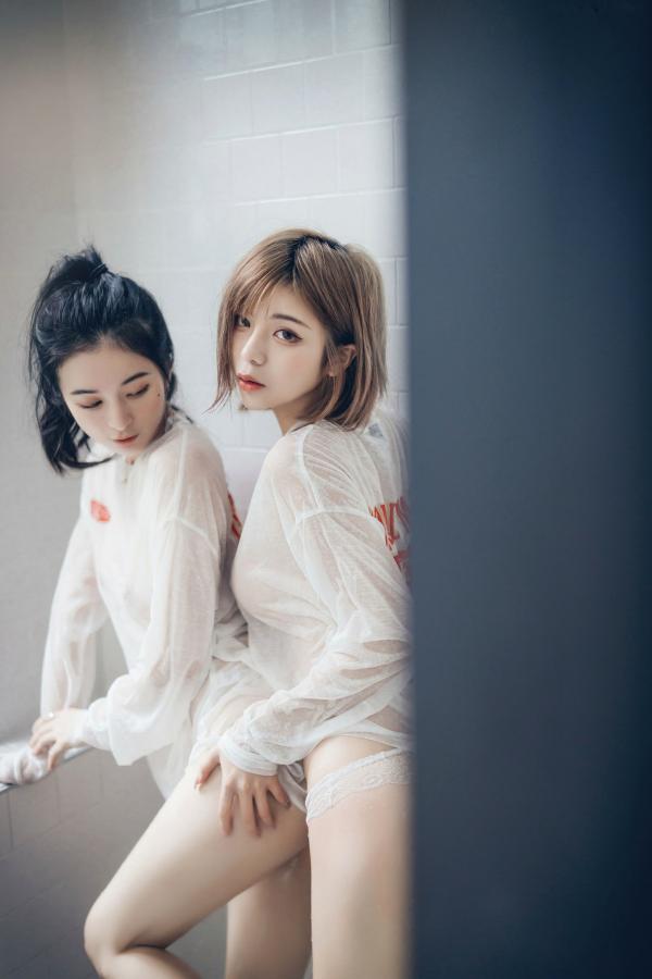    JVID-辰辰双人圣诞写真，火辣节日内衣与可爱驯鹿造型，绝美闺蜜私房互动，勾勒极品身材曲线，带来大尺度视觉诱惑盛宴第143张图片