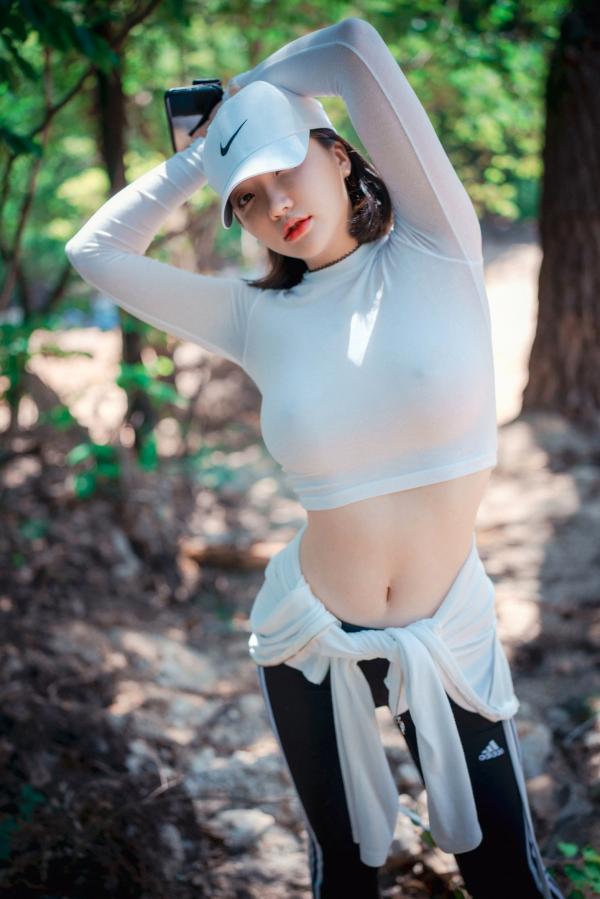    韩国美女孙乐乐Son YeEun色色的户外旅行下卷：汽车后备箱私密空间大胆诱惑，Naughty Trekking极致私房写真第65张图片