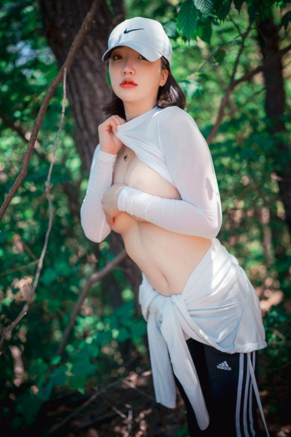    韩国美女孙乐乐Son YeEun色色的户外旅行下卷：汽车后备箱私密空间大胆诱惑，Naughty Trekking极致私房写真第111张图片