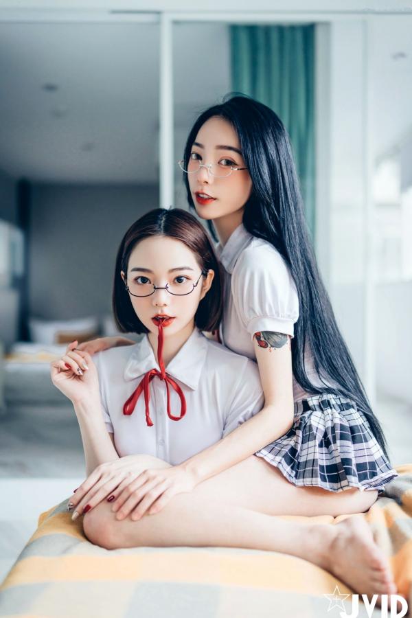    JVID飘飘与啾啾：情人节女神姐妹花，纯白连体衣诱惑私房照，性感气质双重魅力大赏第5张图片