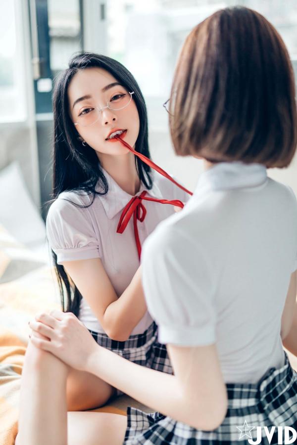    JVID飘飘与啾啾：情人节女神姐妹花，纯白连体衣诱惑私房照，性感气质双重魅力大赏第17张图片