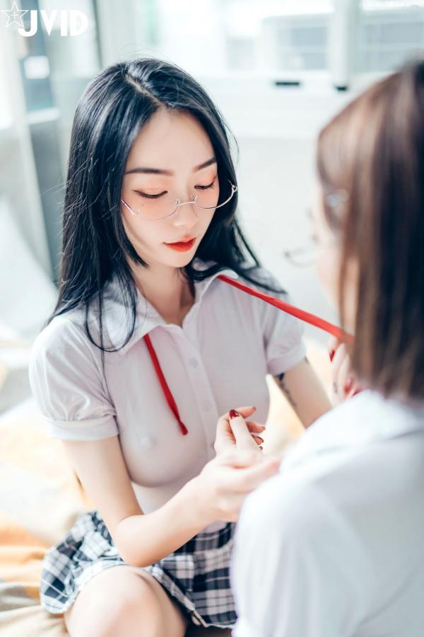    JVID飘飘与啾啾：情人节女神姐妹花，纯白连体衣诱惑私房照，性感气质双重魅力大赏第19张图片