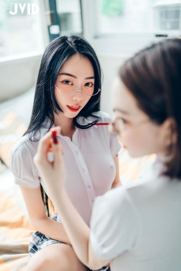    JVID飘飘与啾啾：情人节女神姐妹花，纯白连体衣诱惑私房照，性感气质双重魅力大赏第20张图片