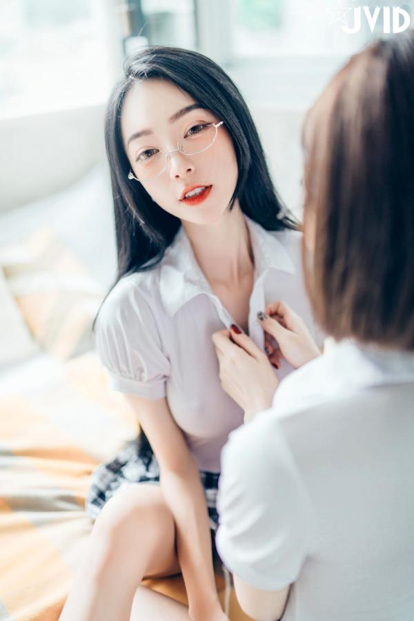   JVID飘飘与啾啾：情人节女神姐妹花，纯白连体衣诱惑私房照，性感气质双重魅力大赏第22张图片