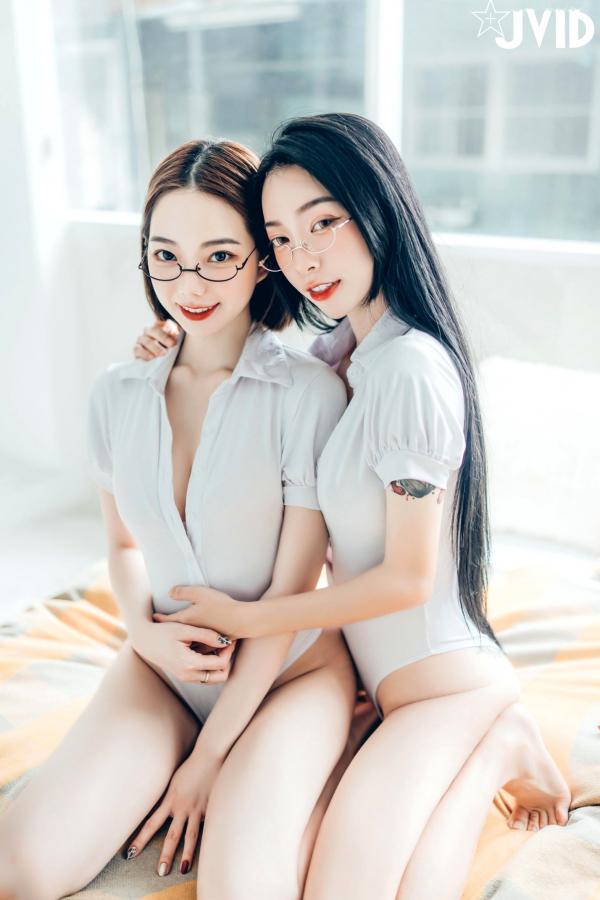    JVID飘飘与啾啾：情人节女神姐妹花，纯白连体衣诱惑私房照，性感气质双重魅力大赏第36张图片