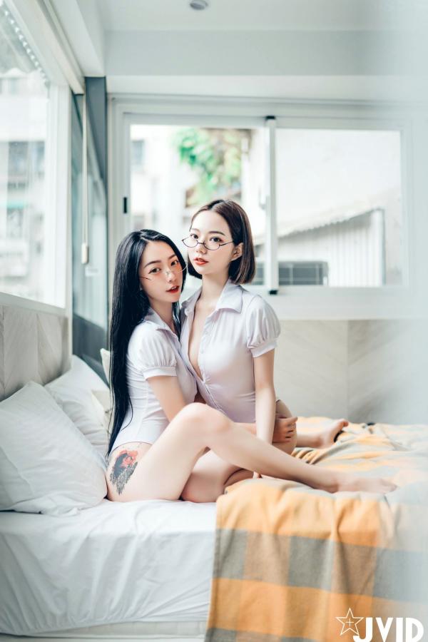    JVID飘飘与啾啾：情人节女神姐妹花，纯白连体衣诱惑私房照，性感气质双重魅力大赏第38张图片