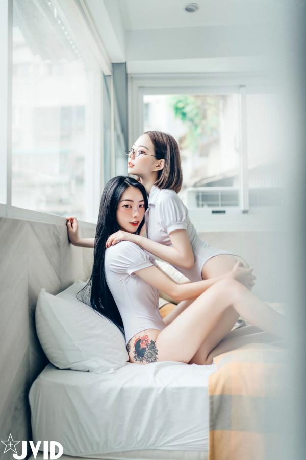    JVID飘飘与啾啾：情人节女神姐妹花，纯白连体衣诱惑私房照，性感气质双重魅力大赏第41张图片