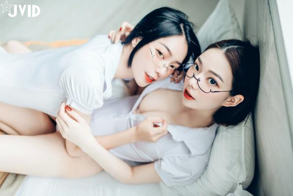    JVID飘飘与啾啾：情人节女神姐妹花，纯白连体衣诱惑私房照，性感气质双重魅力大赏第44张图片