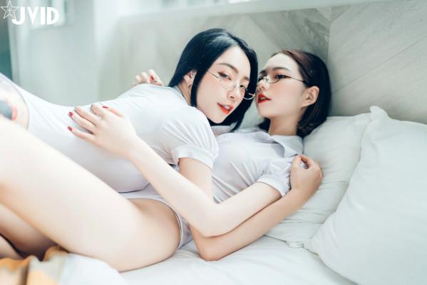    JVID飘飘与啾啾：情人节女神姐妹花，纯白连体衣诱惑私房照，性感气质双重魅力大赏第45张图片