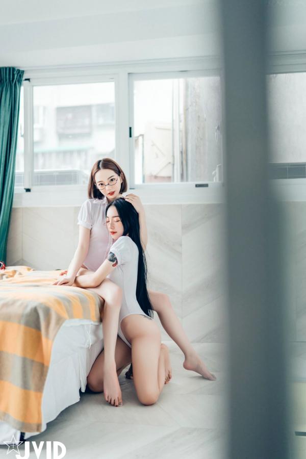    JVID飘飘与啾啾：情人节女神姐妹花，纯白连体衣诱惑私房照，性感气质双重魅力大赏第51张图片