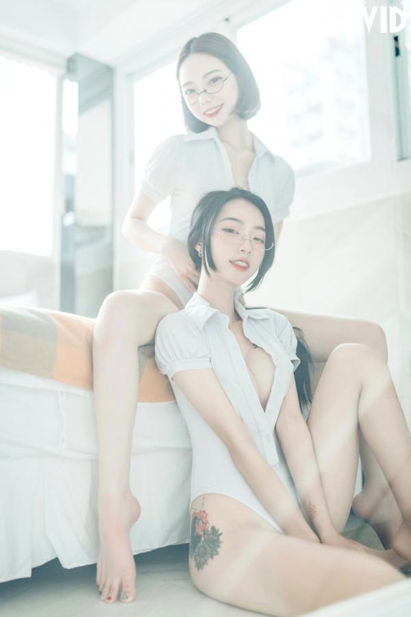    JVID飘飘与啾啾：情人节女神姐妹花，纯白连体衣诱惑私房照，性感气质双重魅力大赏第56张图片