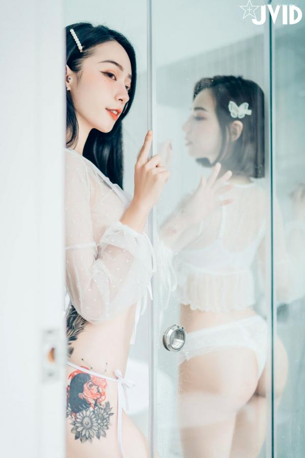    JVID飘飘与啾啾：情人节女神姐妹花，纯白连体衣诱惑私房照，性感气质双重魅力大赏第86张图片