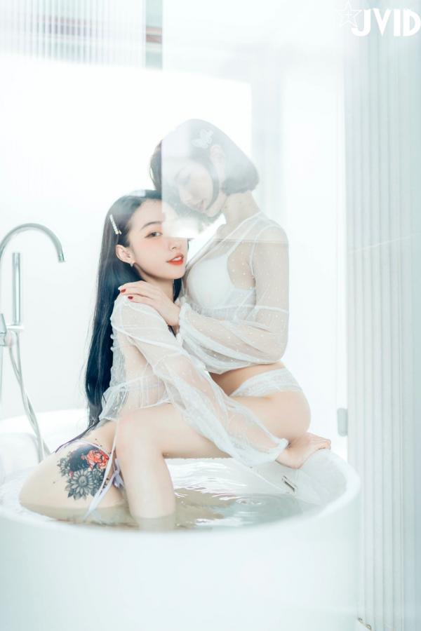    JVID飘飘与啾啾：情人节女神姐妹花，纯白连体衣诱惑私房照，性感气质双重魅力大赏第112张图片