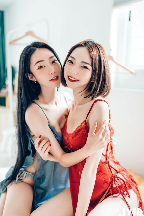    JVID飘飘与啾啾：情人节女神姐妹花，纯白连体衣诱惑私房照，性感气质双重魅力大赏第126张图片