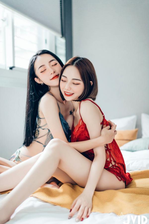    JVID飘飘与啾啾：情人节女神姐妹花，纯白连体衣诱惑私房照，性感气质双重魅力大赏第132张图片