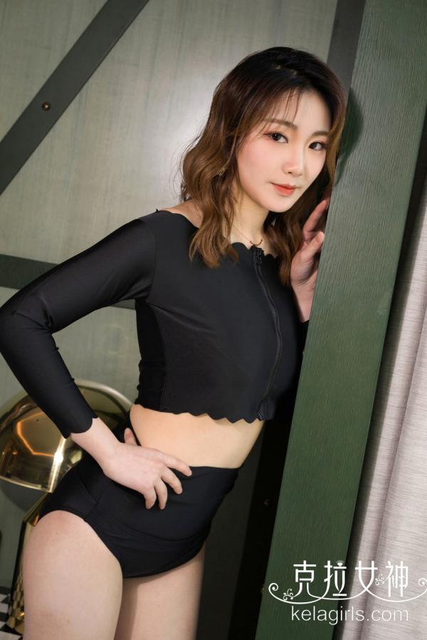   KelaGirls克拉女神舒彤室内私房写真：黑色比基尼展现极致诱惑曲线，《层峦耸翠》系列大片展示性感迷人风采第2张图片