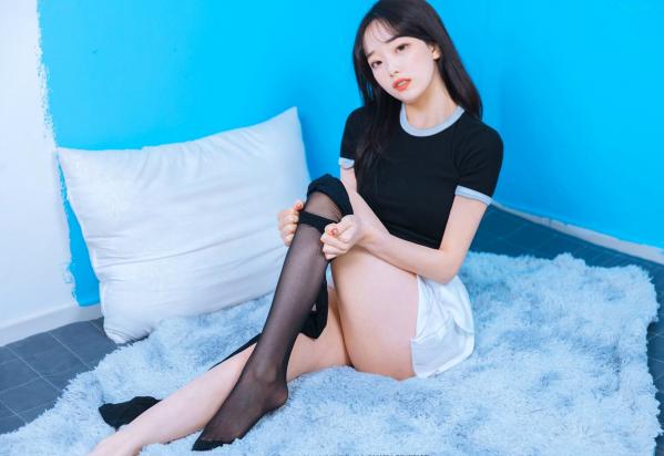    韩国美女BAEK-SUL-TANG居家私房大尺度写真，短T短裙秀出修长美腿，极品女神性感诱惑第50张图片