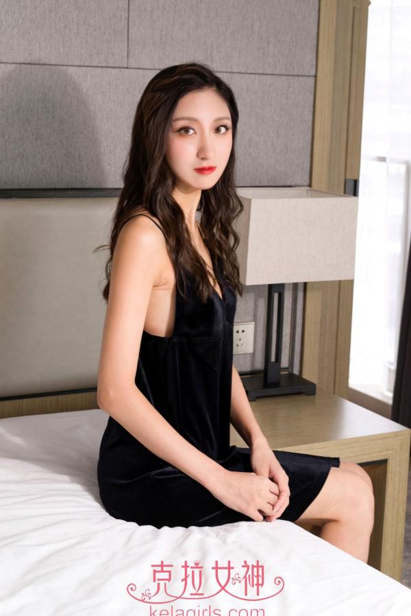    KelaGirls克拉女神：诺雅《妍姿妖艳》私房写真，黑色吊带裙性感演绎，绝美身材诱惑室内拍摄第2张图片