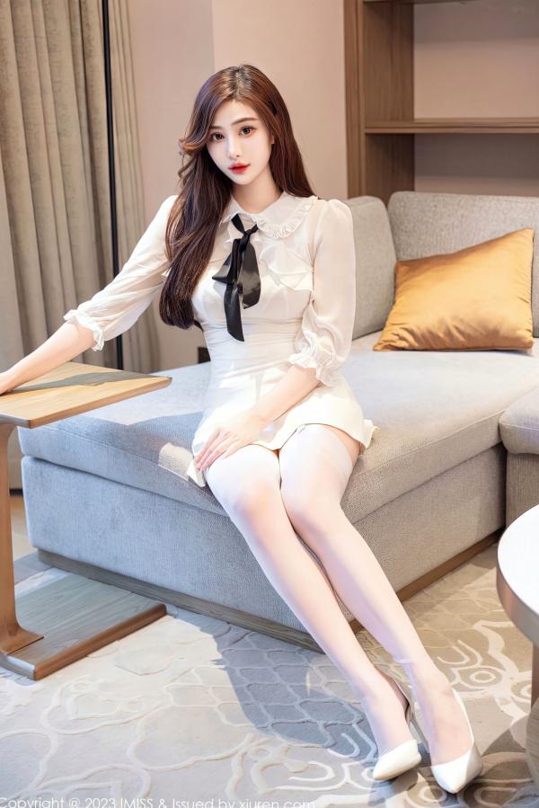   IMiss爱蜜社Lavinia肉肉：白色蕾丝内衣与制服诱惑，纯美私房白丝长袜写真第1张图片