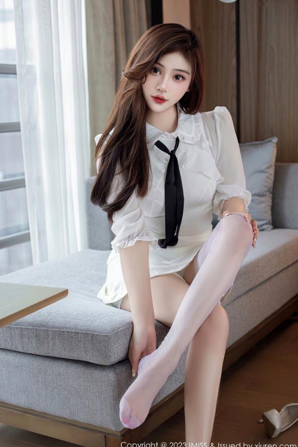   IMiss爱蜜社Lavinia肉肉：白色蕾丝内衣与制服诱惑，纯美私房白丝长袜写真第19张图片
