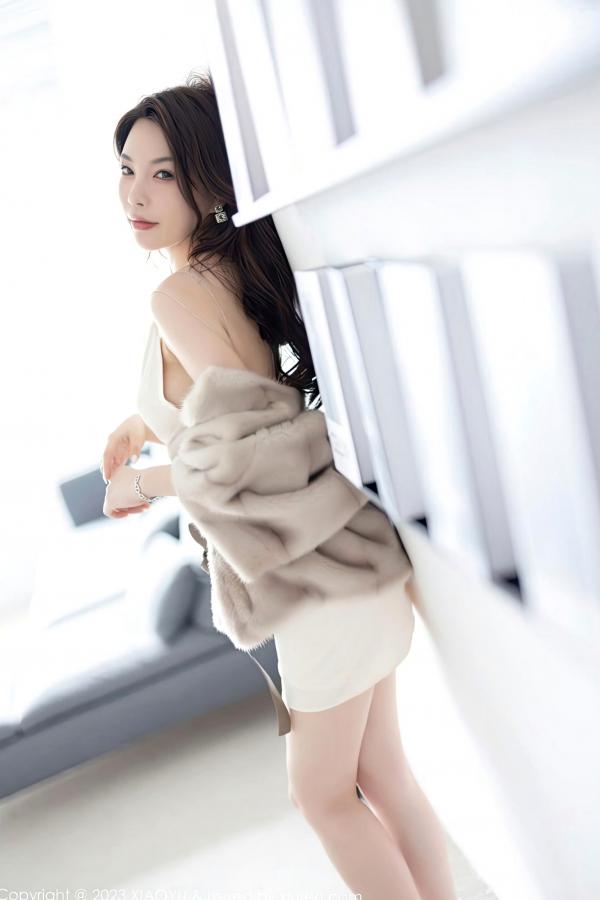    XiaoYu语画界-960-徐莉芝：纯白简约风奢华私房大片，演绎极致性感诱惑，高颜值女神皮草写真（2023.02.07）第8张图片